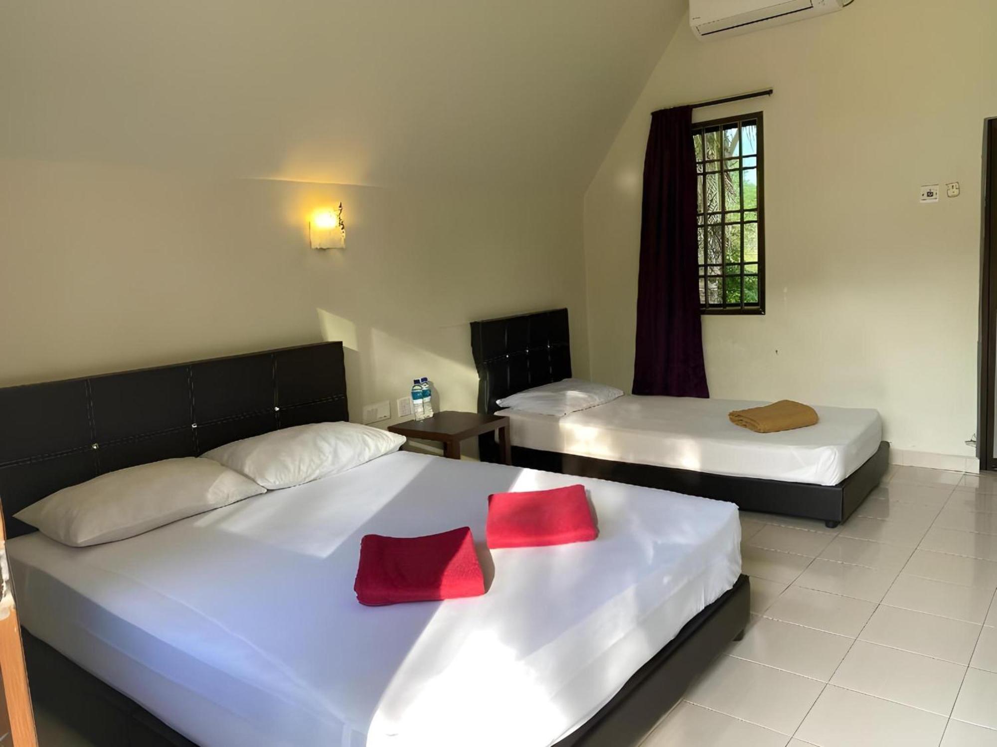 Super Oyo 89896 Sedili Inn Resort Kota Tinggi Exterior photo